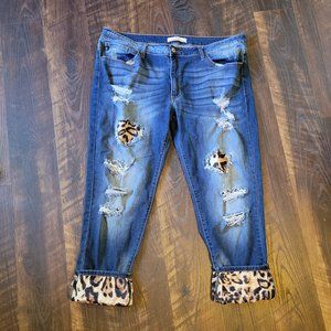 KanCan Leopard Distressed Capris